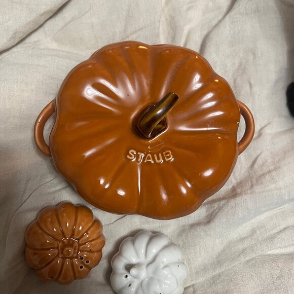 Staub Stoneware Pumpkin Cocotte - Picture 2 of 5